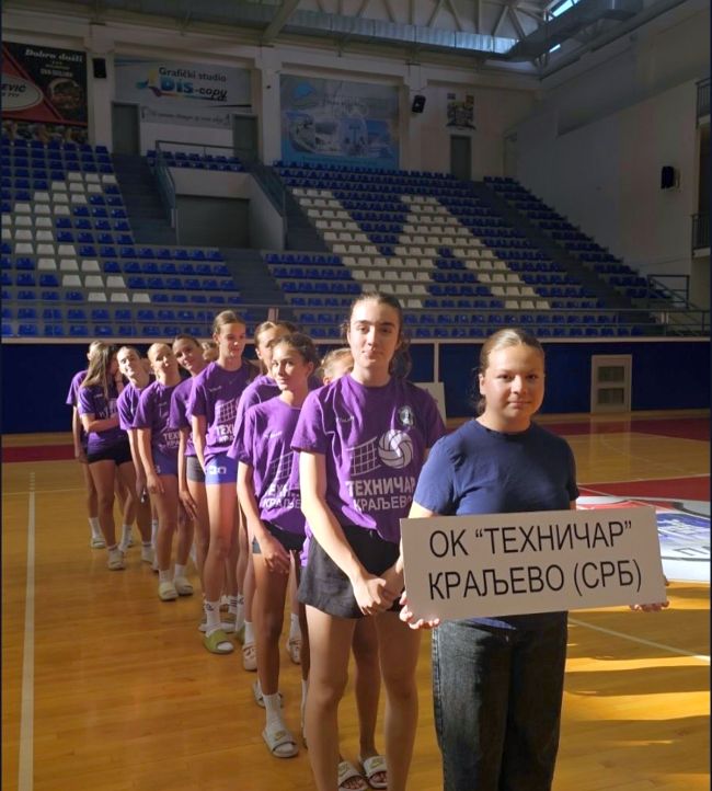 aaaTehničarke na otvaranju turnira na Palama